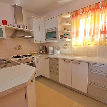 Damjanovic By Interhome *