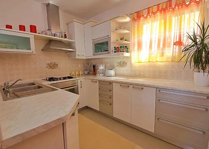 Damjanovic By Interhome *